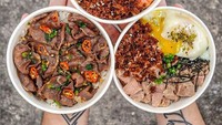 Asogohan juga menawarkan menu rice bowl. Rice bowlnya tersedia dalam berbagai varian. Ada menu daging yang disajikan dengan telur setengah matang.  Foto: @asagohan.jkt