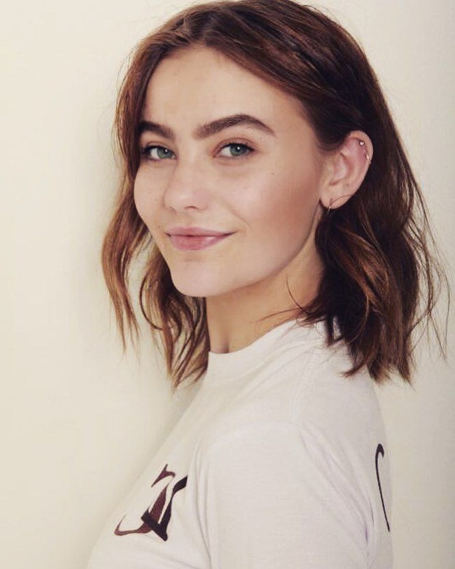 Sarah mengaku jika alis tebalnya memang membuat beberapa pria takut tapi banyak pula yang mau melakukan apapun untuk menganjaknya kencan. Aku pikir beberapa pria punya fetish dengan itu, beberapa pria DM aku. Aku dapat banyak tawaran kencan, pria-pria merayuku,  Foto: Instagram @_sarahmarieclark_