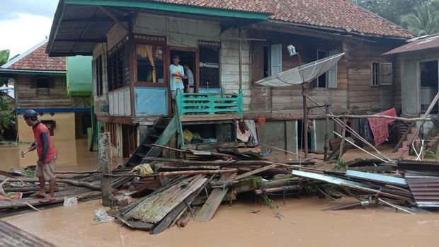 10 Rumah Hanyut Diterjang Banjir di Lahat Sumsel