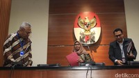 Jumpa pers penetapan tersangka terhadap Wahyu Setiawan juga dihadiri oleh Ketua KPU Arief Budiman.