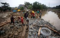 Usai Jebol Dan Bikin Banjir, Tanggul Kali Bekasi Diperbaiki