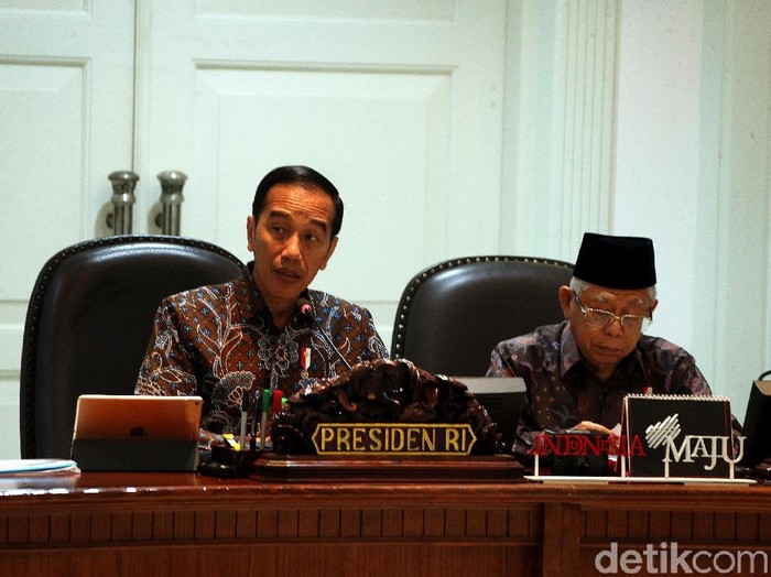 Presiden Jokowi menggelar rapat terbatas dengan para menteri dan kepala lembaga. Ratas tersebut membahas penanganan kasus kekerasan terhadap anak.