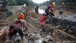 Usai Jebol dan Bikin Banjir, Tanggul Kali Bekasi Diperbaiki