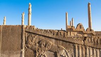 Selanjutnya adalah Persepolis yang menjadi ibu kota Kekaisaran Achaemenid pada tahun 515 SM. Situs ini telah dinobatkan sebagai Situs Warisan Dunia UNESCO sejak 1979. (iStock)