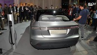 Meski baru berupa prototipe, Sony sudah menyediakan speknya. Mobil punya konfigurasi 4 penumpang dengan motor listrik 200 kW. Motor bisa berakselerasi dari 0-100 km per jam dalam 4,8 detik dengan kecepatan maksimum 149 mil per jam atau sekitar 240 km per jam. Istimewa/Dok. Sony via Newspress.