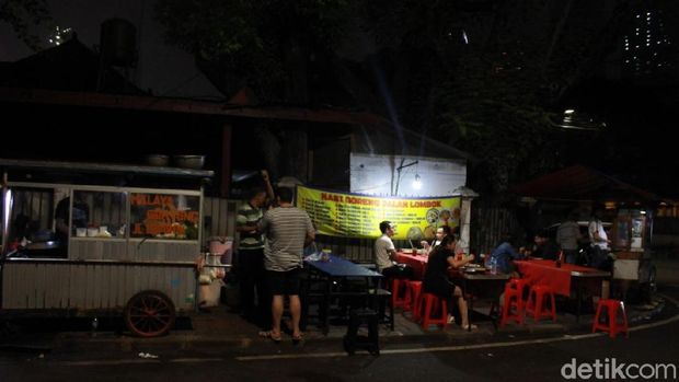 Warung Gaul Ayam Malaya: Crispy Gurih Ayam Malaya yang Legendaris