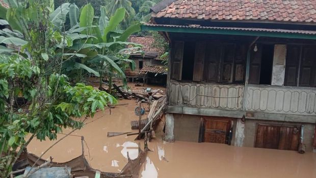 10 Rumah Hanyut Diterjang Banjir di Lahat Sumsel