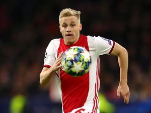 Van de Beek Ambil Langkah Tepat Jika Gabung MU