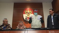 Suap ini bermula saat KPU menggelar rapat pleno dan menetapkan Riezky Aprilia sebagai pengganti Almarhum Nazarudin Kiemas. Terjadi lobi ke ATF untuk meloloskan Harun Masiku dalam PAW.