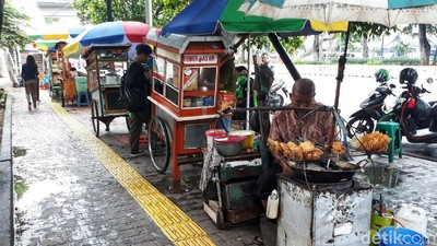 Duh! Trotoar Grogol Dijajah PKL