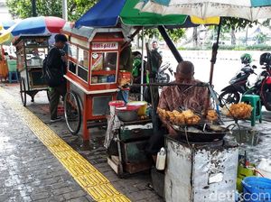 Duh! Trotoar Grogol Dijajah PKL