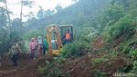 Alat Berat Dikerahkan untuk Buka Akses ke Dieng Usai Longsor