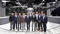Tak hanya memperkenalkan mobil masa depannya, Hyundai juga mengumumkan ikatan kerja sama dengan aplikasi penyedia transportasi online, Uber. Artinya, mobil terbang Hyundai akan menjadi salah satu armada taksol alias taksi online.