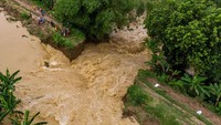 Begini penampakan tanggul yang jebol di Sungai Tuntang, Demak, Jawa Tengah, Kamis (9/1/2020).