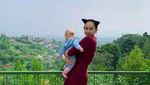 Foto: Gemas! Momen Aura Kasih dan Buah Hati Liburan di Bandung