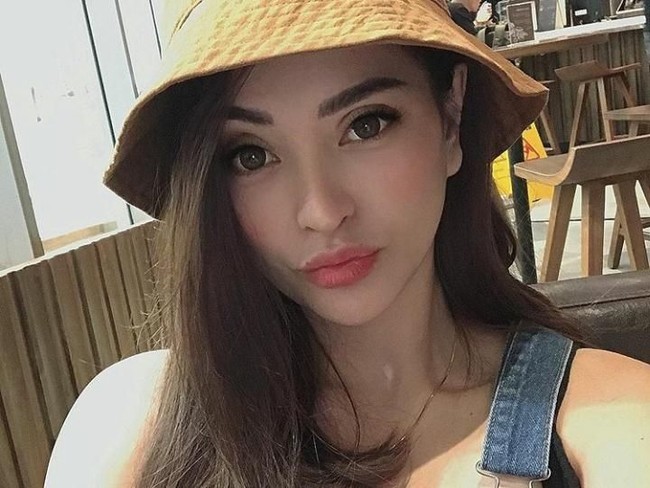 Pada saat itu, Aska Ongi sudah hamil empat bulan. Kemudian dia menikah dengan Aliff Alli, namun pernikahan itu hanya bertahan enam bulan. Foto: Instagram Aska Ongi