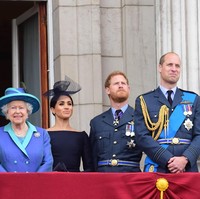 Meski memutuskan untuk menarik diri dari keluarga Kerajaan, Pangeran Harry dan Meghan Markle yang bergelar Duke dan Duchess of Sussex itu tetap ingin menjalankan misi sosial mereka. Entah itu kegiatan yang diinisiasi secara pribadi atau besutan Ratu Elizabeth II. (Foto: Paul Grover - WPA Pool/Getty Images)