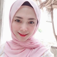 Roslinda Embran merupakan ibu rumah tangga asal Malaysia. Ia yang juga seorang streamer video game di Facebook meraup Rp 60 juta dari bermain game onlien PUBG. Foto: Facebook MissRose Gaming