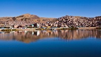Danau Titicaca memiliki luas 8.300 meter persegi di ketinggian 3.800 mdpl Pegunungan Andes tengah. Sebagai danau tertinggi di dunia, danau ini juga terkena radiasi matahari yang meningkatkan penguapan dan kehilangan air.  (iStock)