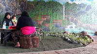 Nuansa yang nyaman dan asri membuat para pengunjung bertah berlama-lama.