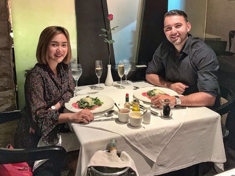 Intip Momen Romantis Makan Berdua Pasangan Roy Geurts dan Cita Citata