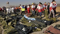 Seperti diketahui, pesawat Ukraine International Airlines jenis Boeing 737-800 mengalami kecelakaan parah di Iran. AP Photo/Ebrahim Noroozi.