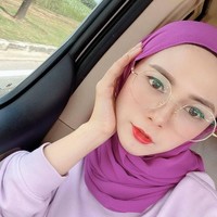 Wanita yang juga dikenal sebagai Lynda Embran ini mengaku bahwa awalnya ia mulai menjadi streamer video game dengan hanya lima penonton, tetapi tidak menyerah. Lynda bertahan dan terus berusaha meningkatkan diri dengan meneliti dan mencari saran dari pemain streaming online lainnya. Foto: Facebook MissRose Gaming