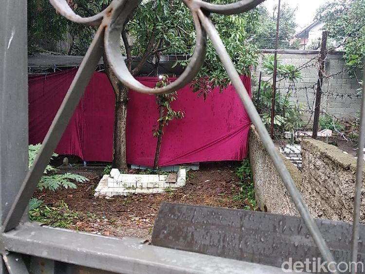 Makam Lina Eks Sule Dibongkar!