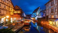 Sejumlah galeri seni atau toko suvenir melengkapi desa wisata ini. Kamu bisa puas untuk memilih oleh-oleh untuk orang terkasih dari desa dongeng ini. (iStock)