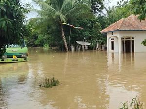 3 Warga yang Hanyut Saat Banjir di Lahat Sumsel Ditemukan Selamat