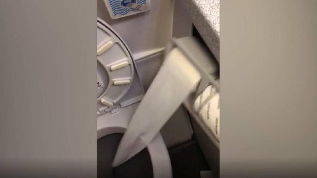 Niatnya Mau Prank, Tapi Nyaris Bikin Toilet Pesawat Ambrol