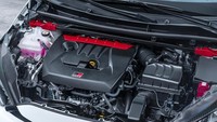Untuk gambaran mesinnya, RZ High-performance First Edition dibekali mesin tipe G16E-GTS 1.618 cc turbo direct injection 3 silinder DOHC. Mesin ini bisa memuntahkan tenaga mencapai 200 kW dan torsi 370 Nm, yang disalurkan melalui transmisi manual 6 percepatan. Sistem penggeraknya sendiri 4WD. Foto: Toyota
