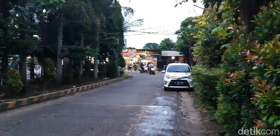 Pemerintah Kota Depok mengajukan Rancangan Peraturan Daerah (Raperda) tentang Penyelenggaraan Bidang Perhubungan. Salah satu isinya mengatur kepemilikan garasi bagi pemilik kendaraan roda empat.