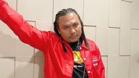 Terkenal lewat jawabannya yang ceplas-ceplos, Keanu kini jadi salah satu selebgram hits yang memiliki followers capai 1,3 juta di Instagramnya. Ia bertengkar dengan Lucinta Luna, setelah membawa nama Lucinta di salah satu videonya. Foto: Instagram @keanuagl