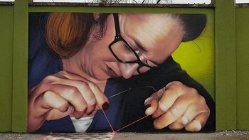 Ia tumbuh besar di keluarga yang dikelilingi dan mencintai seni. Foto: Caiffa Cosimo/Boredpanda