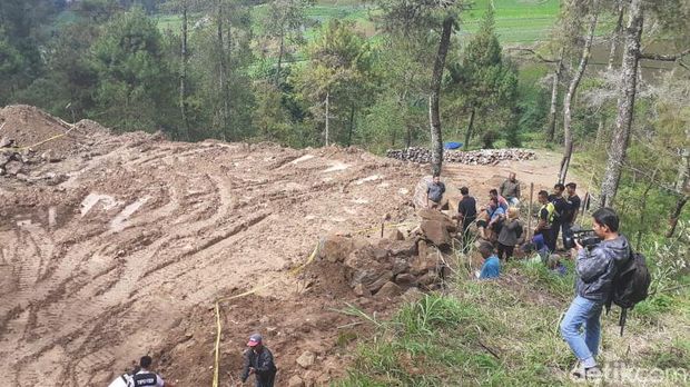 Penampakan hutan di lereng Lawu yang dirusak untuk lokasi wisata