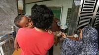 Sejumlah balita dan anak-anak juga tak luput terjangkit penyakit.