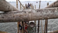Badan Meteorologi, Klimatologi, dan Geofisika memperkirakan air pasang maksimum akan terjadi pada 9 Januari pukul 10.00 WIB, 10 Januari pukul 10.00-11.00 WIB,  dan 11 Januari 2020 pukul 11.00 WIB.