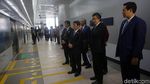Asyiknya Menlu Jepang Menjajal MRT Jakarta