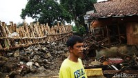 Tanggul tersebut diperbaiki tak lama usai banjir surut yang sebelumnya sempat merendam kawasan tersebut akibat tanggul jebol.