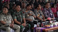 Selain dihadiri oleh Kapolda Metro Jaya Irjen Nana Sujana, acara penanaman pohon ini juga diikuti oleh personel TNI dan dihadiri oleh Wali Kota Jakarta Utara Sigit Wijatmoko.