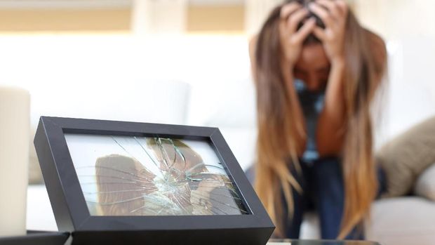 Saran Psikolog untuk Para Istri yang Mau Melabrak Suami Bersama Pelakor