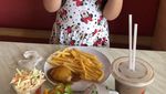 Gemas! Youtuber Cilik Bertubuh Gempal Ini Punya Banyak Momen Makan