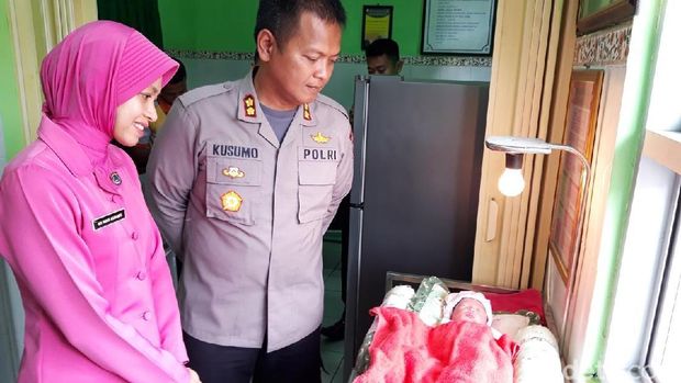 Teganya! Bayi Mungil Ini Dibuang di Teras Rumah Warga Boyolali 