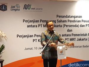 Anies Bakal Buat Pergub Baru Penataan PKL Jakarta, Termasuk di Trotoar