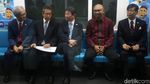 Asyiknya Menlu Jepang Menjajal MRT Jakarta