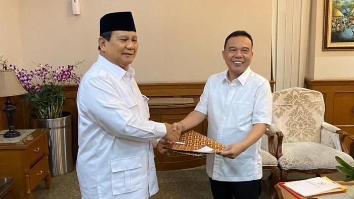 Prabowo serahkan SK Rektor UKRI ke Sufmi Dasco Ahmad (Dok. Dasco)