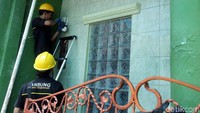 Warga yang kWh meternya rusak dan belum teedata bisa melaporkannya ke PLN melalui contac center 123. Selanjutnya PLN akan melakukan inspeksi dan menggantinya.