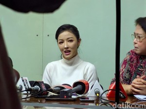 Keterangan Pramugari Siwi dan Pengacara Usai Pemeriksaan Polisi