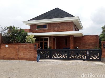 Mewahnya Rumah Komisioner KPU Wahyu Setiawan di Banjarnegara
